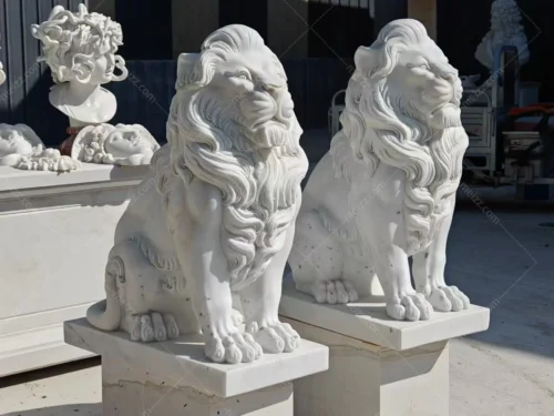 Meaning of lion statues in front of house