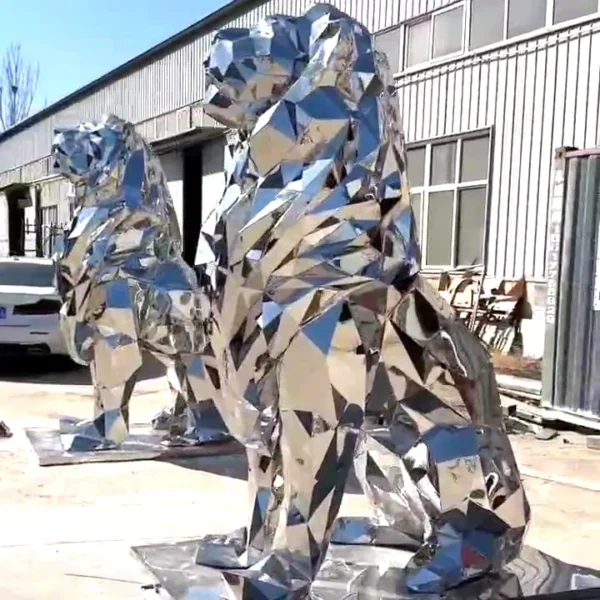 Geometric-mirror-stainless-steel-lion-sculpture