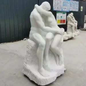 the kiss stone sculpture