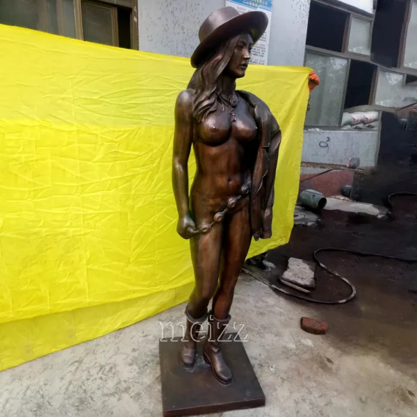 nude woman sculpture