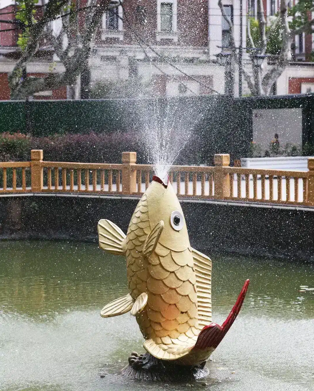 Solar-powered fish fountain