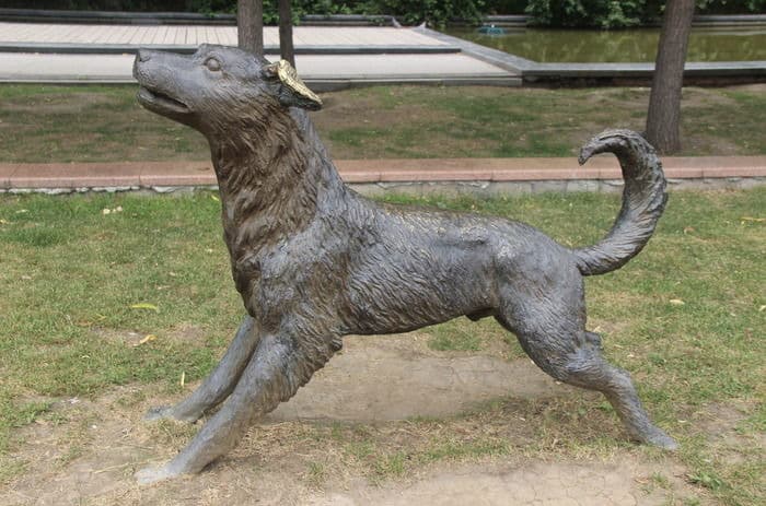 Dog sculpture