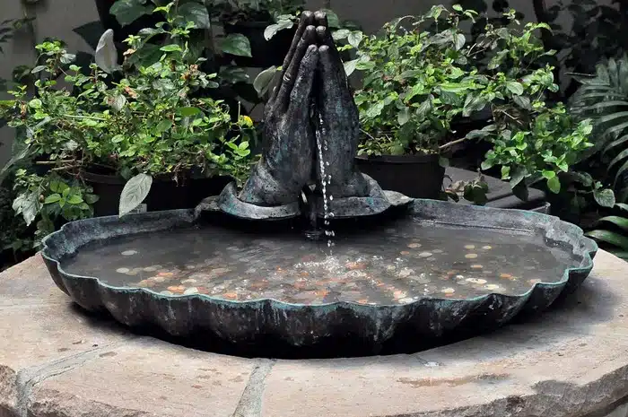 Two-Handed Fountain