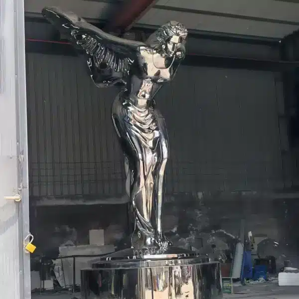 mirror polished stainless steel sculpture