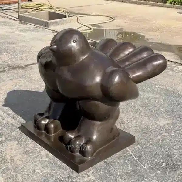 Fat Pigeon Statue Fat Pigeon Statue