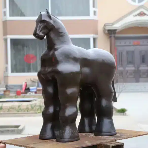 Modern Fat Horse Sculpture Modern Fat Horse Sculpture