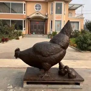 Hen Garden Statue