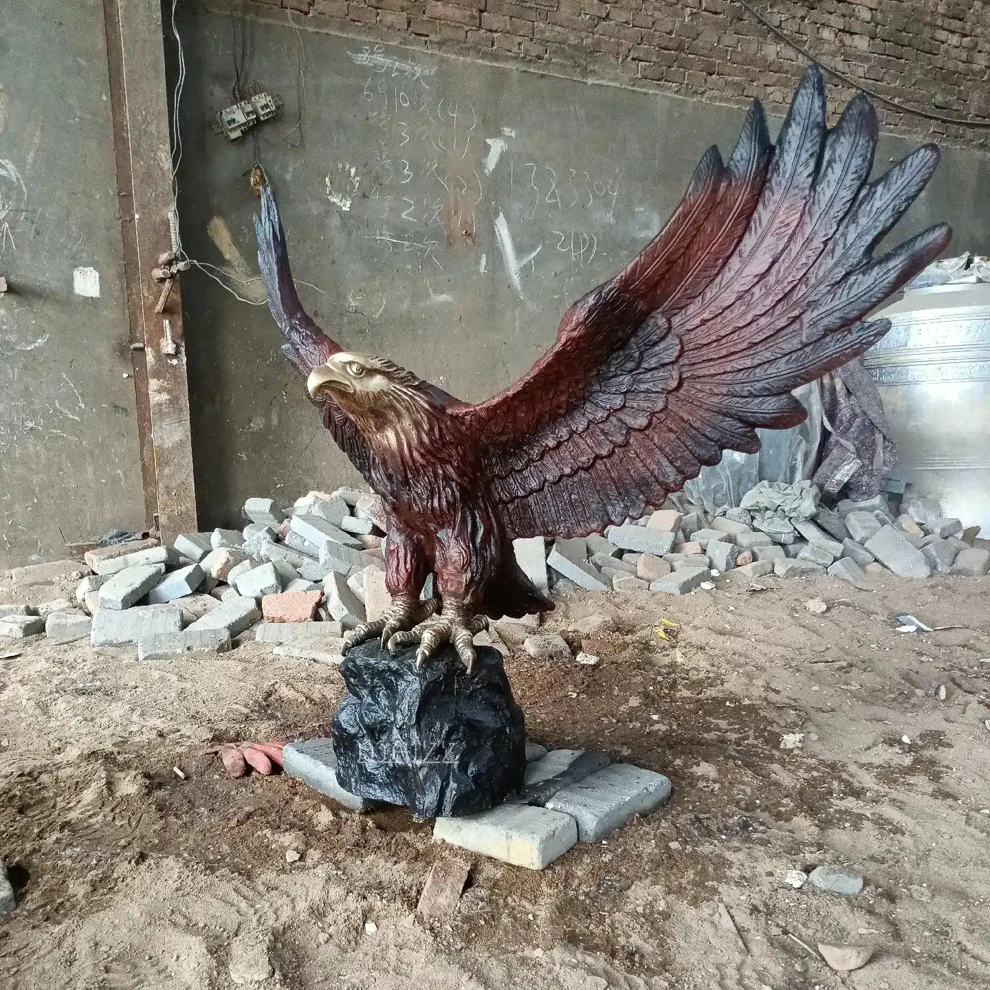 life size eagle statue (2) life size eagle statue