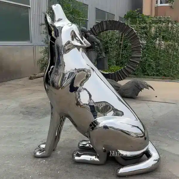 mirror wolf sculpture 1 Mirror Wolf Sculpture
