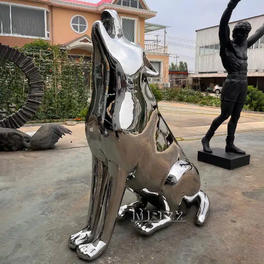 mirror wolf sculpture 3 Mirror Wolf Sculpture