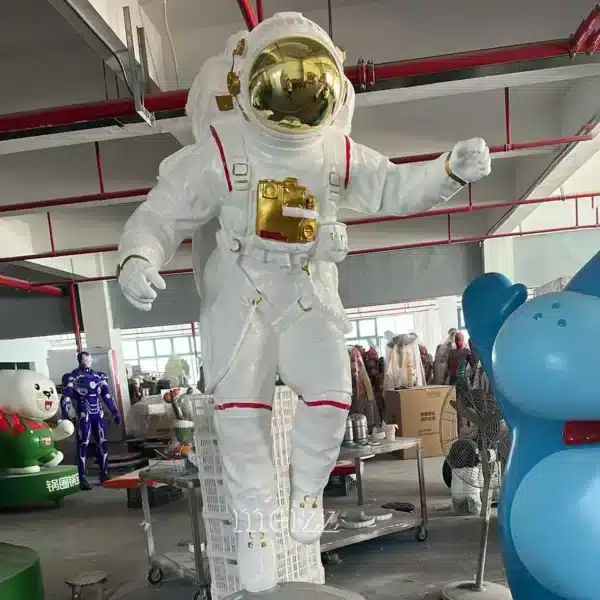 Astronaut on Moon Statue (5) Astronaut on Moon Statue