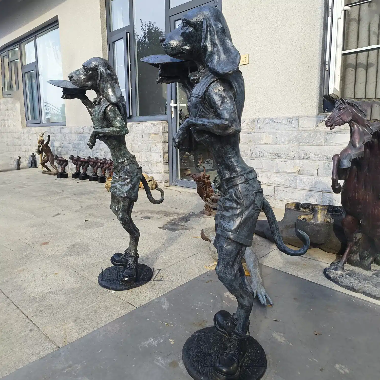 Dog Waiter Statue (2) Dog Waiter Statue
